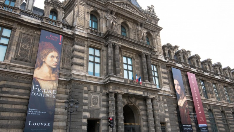 THE LOUVRE MUSEUM