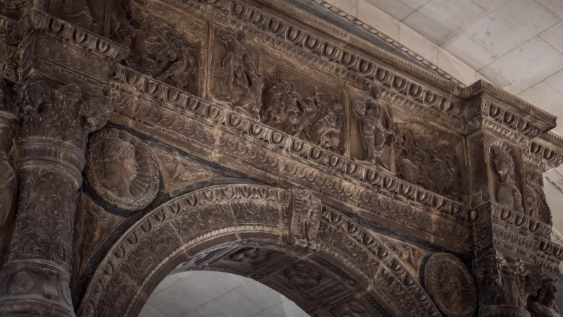 THE LOUVRE MUSEUM