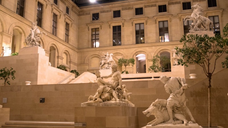 LOURVE MAIN WING